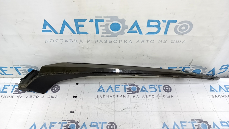 Крупный план левой реснички молдинга решетки радиатора для Honda Accord 2018-2022