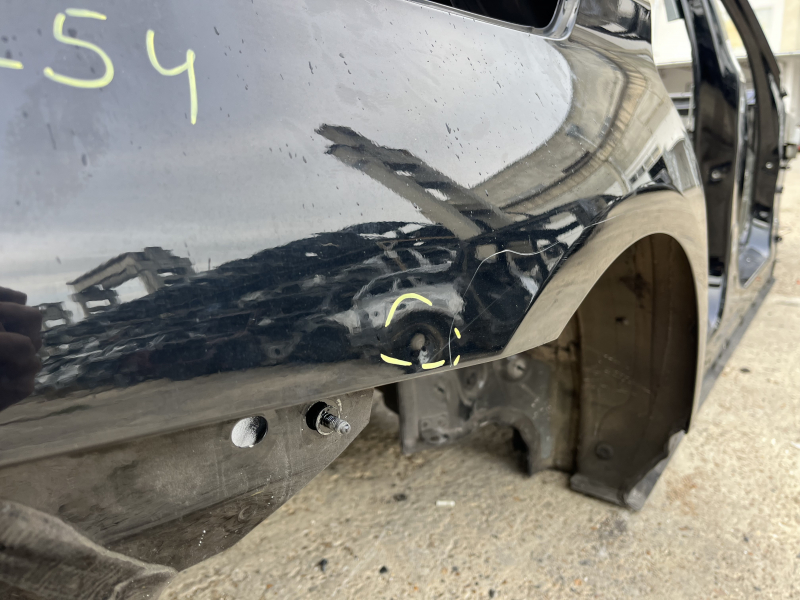 Вид задней правой четверти кузова BMW 5 G30, без серьезных дефектов.