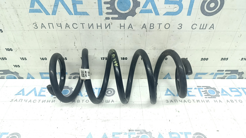 Пружина задняя правая для Honda Accord 2018-2022 без дефектов, общий вид, аккуратная поверхность без следов износа. Пружина зашла в зону отображения плавно, без повреждений. Необходима проверка перед установкой в новую сборку, но в целом не требует замены. Альбомный кадр с хорошим ракурсом, марка и модель установлены. Состояние удовлетворительное для дальнейшего использования. Предмет подходит для Honda Accord Hybrid 2018-2022, фотография рабочего состояния детали, свободная от дефектов. Супер-чистая пружина с возможным повышением комфорта в управлении автомобилем. Визуализация элементов конструктивных подходит для применения. Пружина Honda Accord задняя, предлагает стабильность и уверенность в поездке, при этом обеспечивая надежную работу. Техническое состояние находится на уровне, не требуя вмешательства. Позиционирована как оригинал, возможные гарантии при установке в Honda Accord 2018-2022, хорошее состояние без дефектов.
