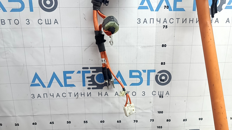 Крупный план разъема проводки высоковольтной батареи Honda Accord 18-22.