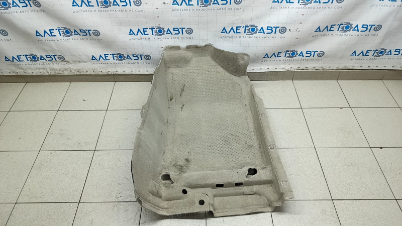 Покрытие пола переднее правое для Toyota Camry (2012-2014), бежевого цвета с отметками износа.
