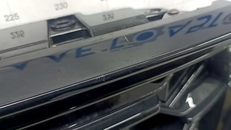 Решетка радиатора grill Honda CRV 23-26 HEV с черным глянцевым молдингом, царапины, трещины
