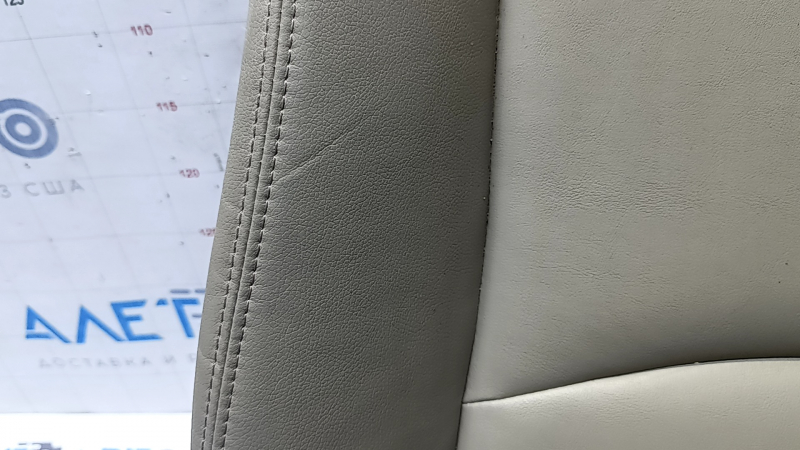 Обшивка подушки пассажирского сиденья Toyota Prius V 12-14 кожа, серая, подогрев, замята