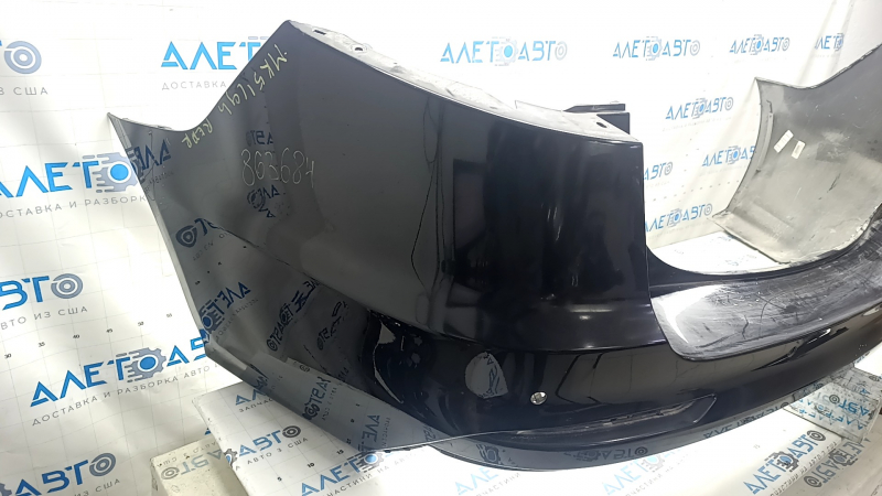 Задний бампер в черном цвете для Ford Fusion mk5, 2019-2020, с потертостями от эксплуатации.