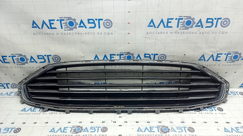 Решетка радиатора grill в сборе с обрамлением Ford Fusion mk5 19-20 хром, песок