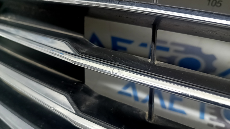 Решетка радиатора grill в сборе с обрамлением Ford Fusion mk5 19-20 хром, песок