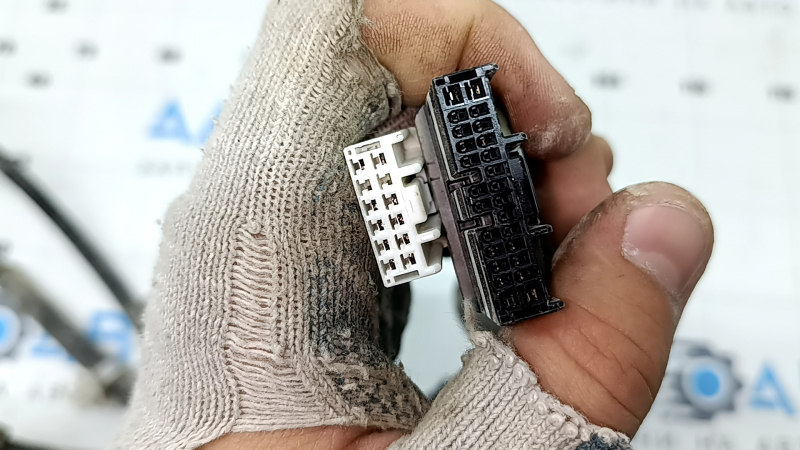 Проводка заднего бампера Toyota Sienna 21-26 под BSM и сирену