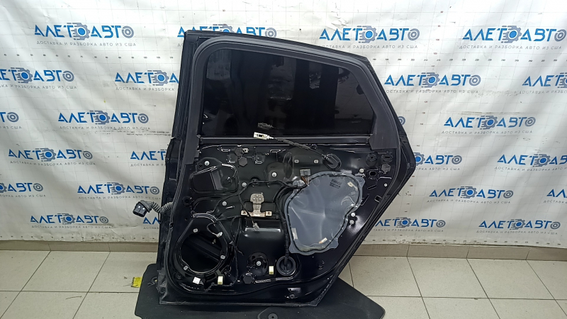 Дверь в сборе задняя правая Ford Fusion mk5 17-20 черный UM, в клее, царапины на накладке
