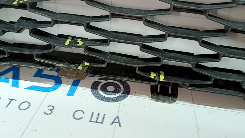 Нижняя решетка переднего бампера в сборе Toyota Sienna 21-26 без парктроников под птф, структура, LE, надломана решетка, тычки