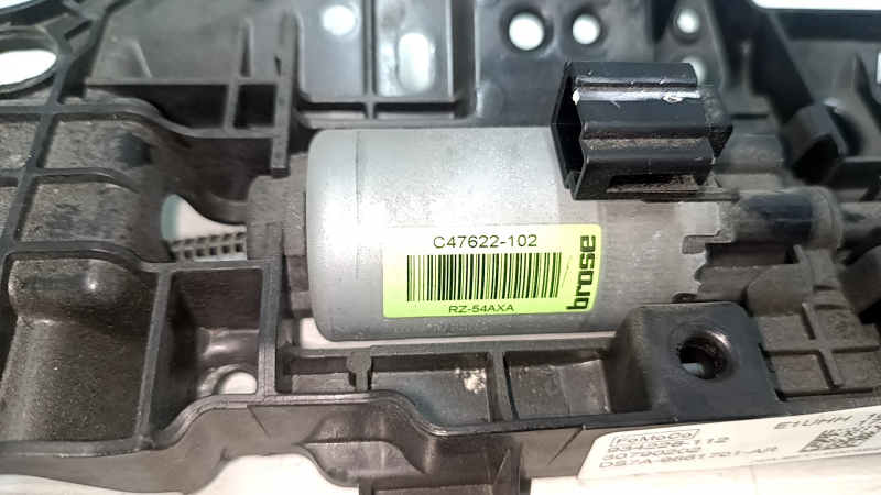 Мотор продольной регулировки водительского сиденья Ford Fusion mk5 17-18 с креплением, без каркаса