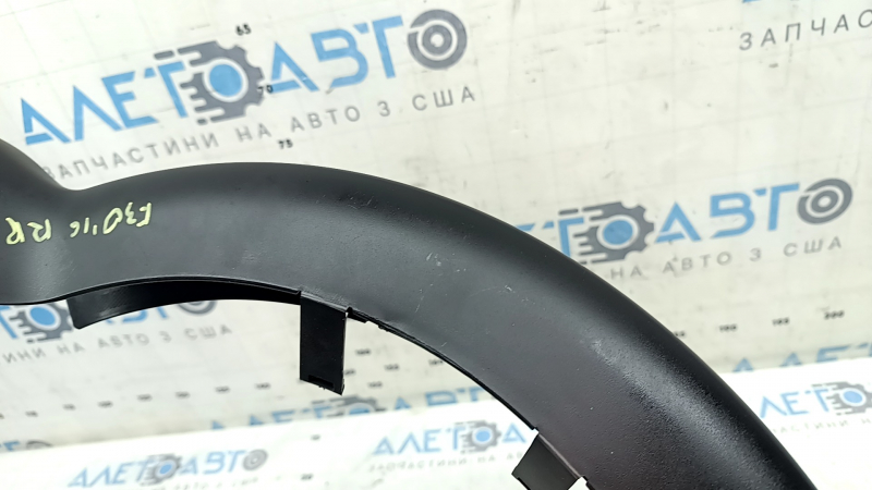 Накладка петли крышки багажника правая BMW 3 F30 12-18 царапина