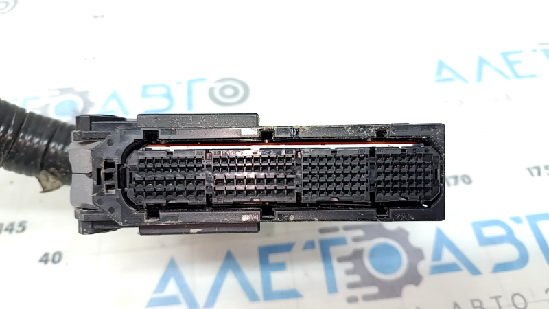 Фишка на блок ECU компьютер двигателя Toyota Camry v50 12-14 hybrid usa большая