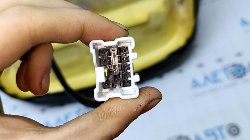 Кабельный разъем обшивки подушки сиденья Nissan Leaf 2013-2017