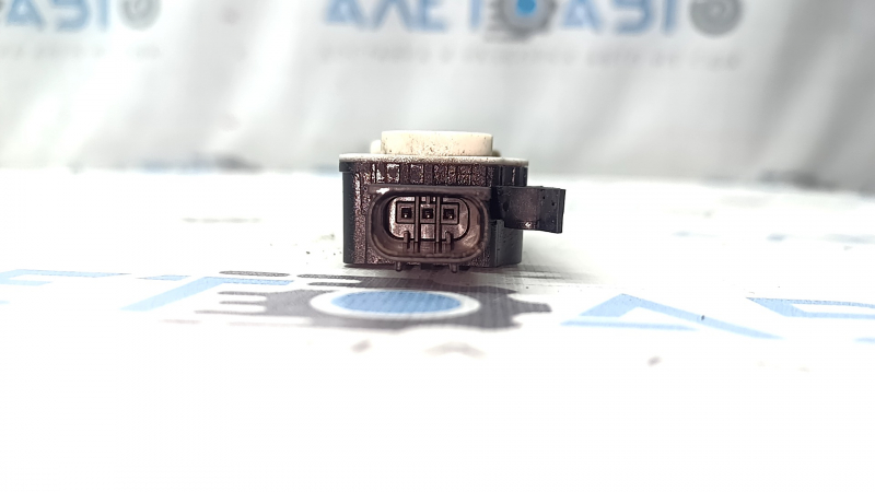 Моторчик актуатор жалюзи радиатора Toyota Sienna 21-26