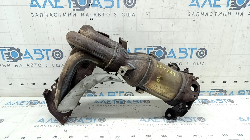 Коллектор выпускного газа, Toyota Camry V50 2012-2014, с минимальными следами использования.