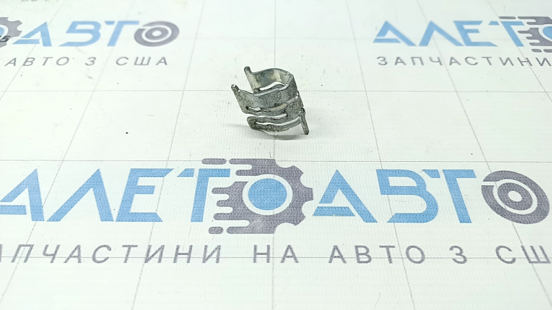 Скоба крепления топливной форсунки high Toyota Sienna 21-26