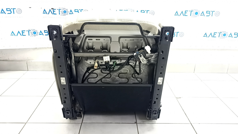 Пассажирское сиденье Mazda 6 18-21 без airbag, механическое, кожа бежевая, перфорация, с подогревом, под чистку