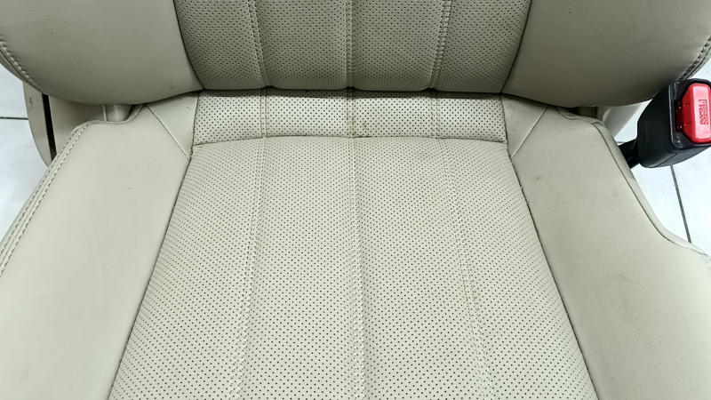Пассажирское сиденье Mazda 6 18-21 без airbag, механическое, кожа бежевая, перфорация, с подогревом, под чистку