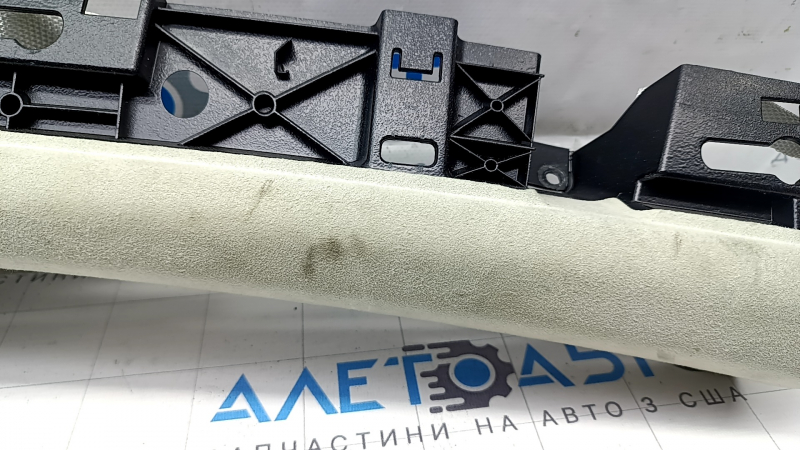 Крупный план задней части накладки передней стойки для Tesla Model X 2016-2021.