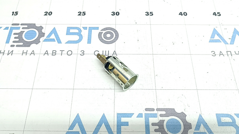 Прикуриватель в коленях пассажира BMW 5 F10 11-16