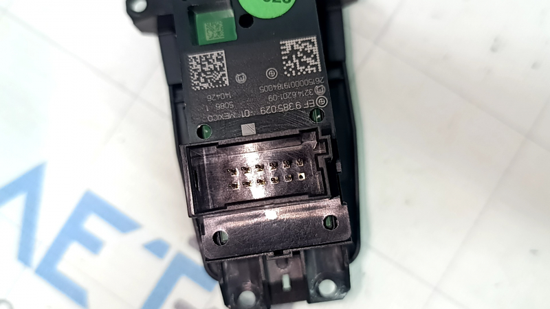 Кнопка паркинга BMW 5 F10 11-16 с AutoHold, трещины