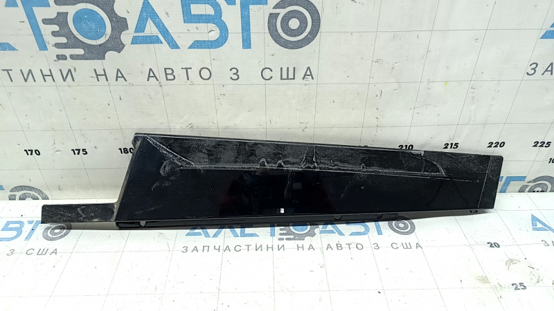 Накладка двери боковая передняя правая Mercedes C-class W205 15-21 царапины, в клее