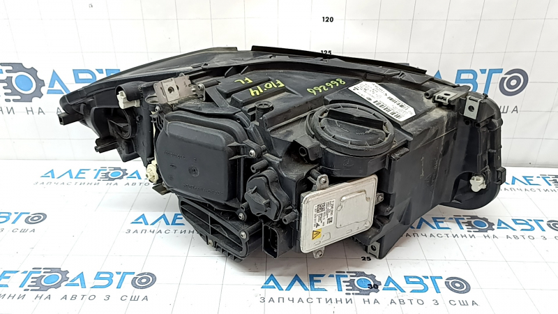 Вид внутренней части фары передней левой для BMW 5 F10, год 11-16, оригинальная деталь, имеются следы использования