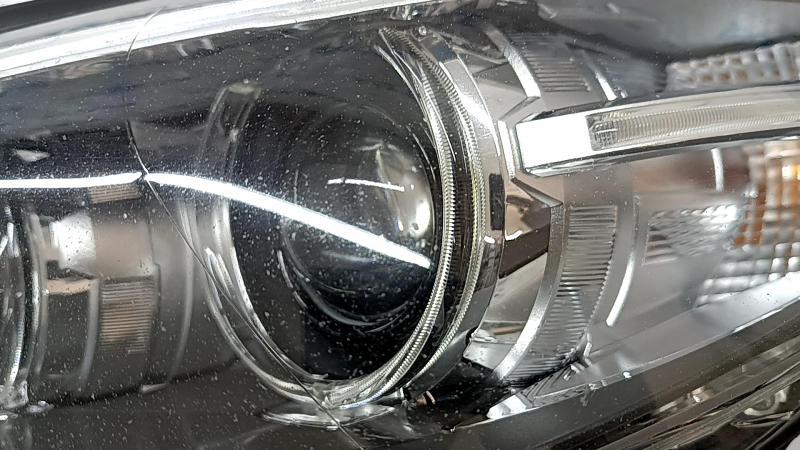 Фара передняя левая в сборе BMW 5 F10 14-16 ксенон, под полировку, царапина
