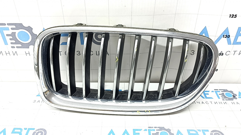 Решетка радиатора grill левая BMW 5 F10 14-16 хром без ночного видения, Base, песок, потерта