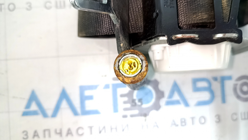 Ржавый пиропатрон на ремне безопасности Mercedes C-class W205, контакт с водой