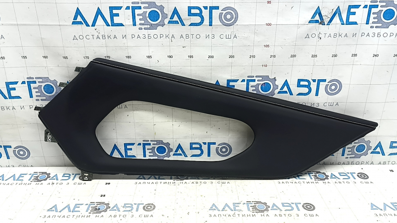 Накладка центральной консоли верхняя левая для Volkswagen Atlas 2018-2026, черная кожа с белой строчкой.