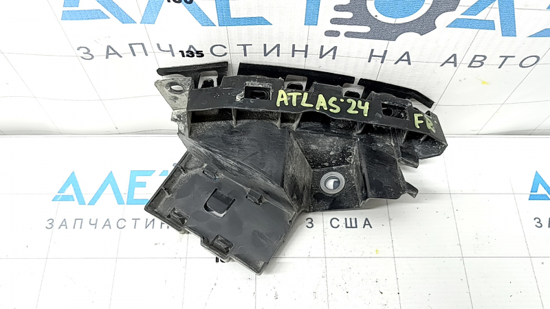 Крепление переднего бампера правое VW Atlas 24-26