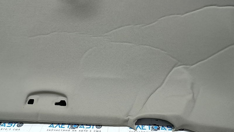 Деталь потолка VW Atlas, вид снизу с заломами.