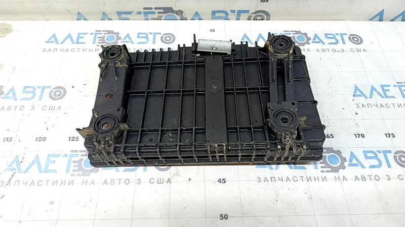 Поддон АКБ Mercedes C-class W205 19-21 в сборе