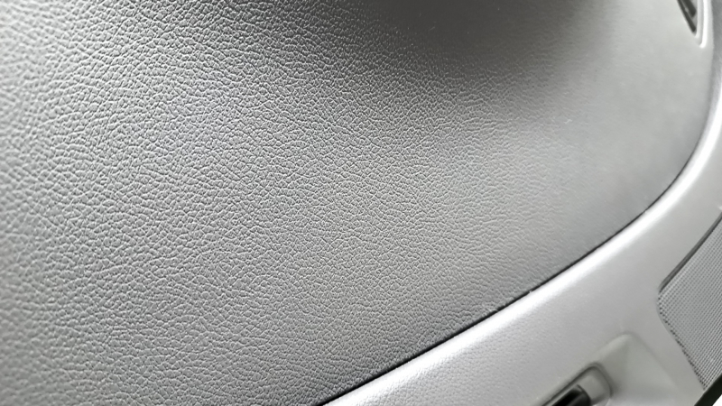 Торпедо передняя панель с AIRBAG Kia Niro 17-19 HEV, PHEV серая, без центрального динамика, с датчиком света, царапины
