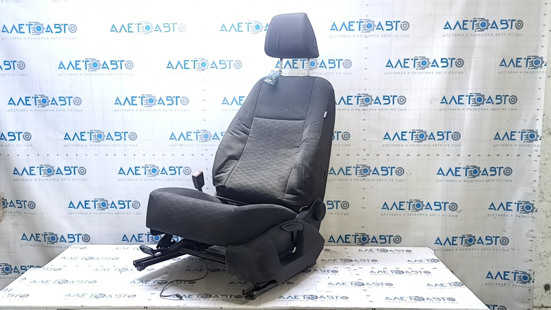 Водительское сиденье VW Tiguan 09-18 без airbag, механическое, ткань черная, под чистку, замято