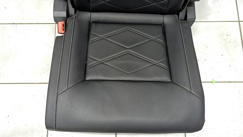 Задний ряд сидений левый 3 ряд VW Atlas 24-26 кожа черная белая строчка, SE, под чистку