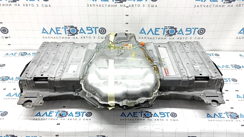 Аккумуляторная батарея ВВБ в сборе для Toyota Sienna 2021-2026, вид спереди.