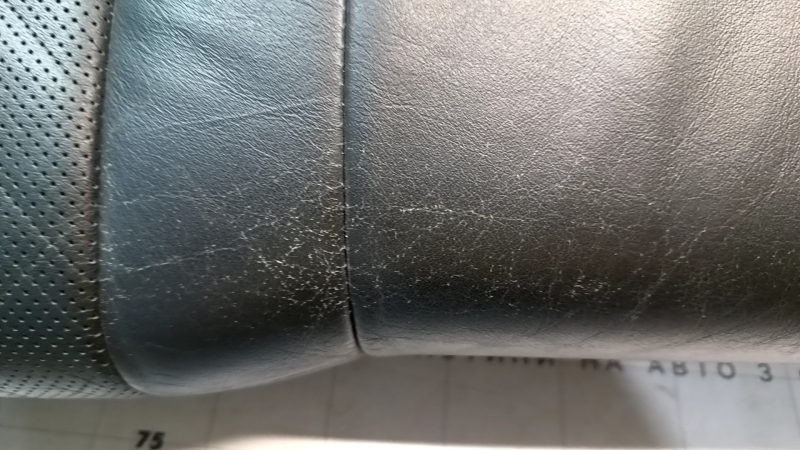 Подушка заднего ряда сидений Lexus ES300h ES350 13-14 кожа черная, царапина, затерта