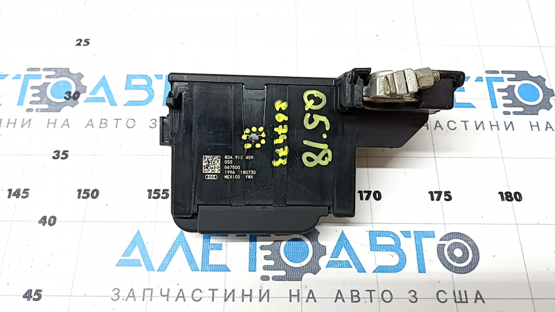 Клемма плюсовая Audi Q5 80A 18-25 с предохранителями и пиропатроном, сломана направляющая