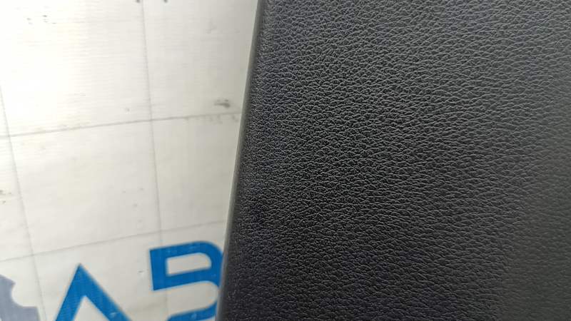 Накладка центральной стойки нижняя правая Audi Q5 80A 18-25 черная, царапины