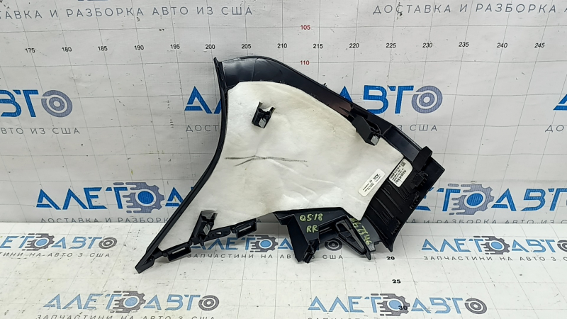 Накладка задней стойки правой черного цвета для Audi Q5 с потертостями