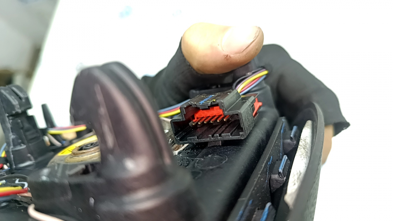 Подушка безопасности airbag в руль водительская Lincoln MKC 15-19 черная, виден контур аирбега