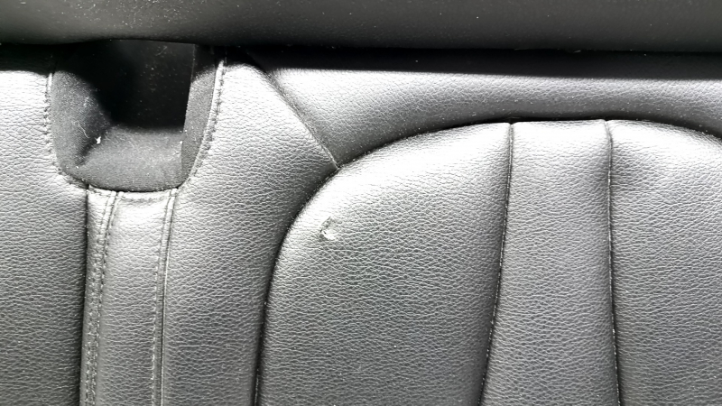 Подушка заднего ряда сидений Lincoln MKC 15-19 кожа черная, примят, под чистку, надорван