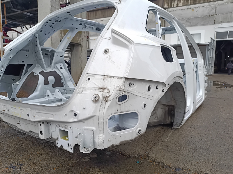 Четверть задняя правая кузова Audi Q5, хороший внешний вид, без следов коррозии