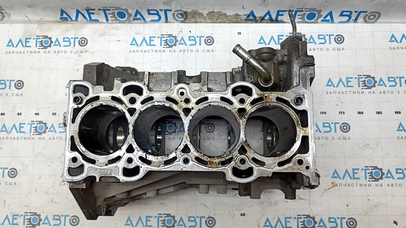Блок цилиндров голый Ford Focus mk3 11-16 дорест 2.0 под расточку, в 1 и 2 цилиндре задиры