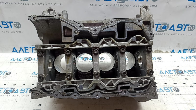 Блок цилиндров голый Ford Focus mk3 11-16 дорест 2.0 под расточку, в 1 и 2 цилиндре задиры