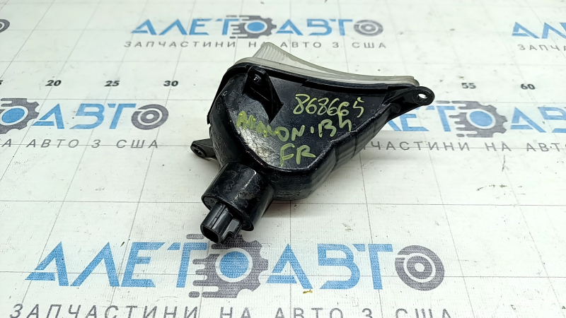 Поворотник правый Toyota Avalon 13-15 песок