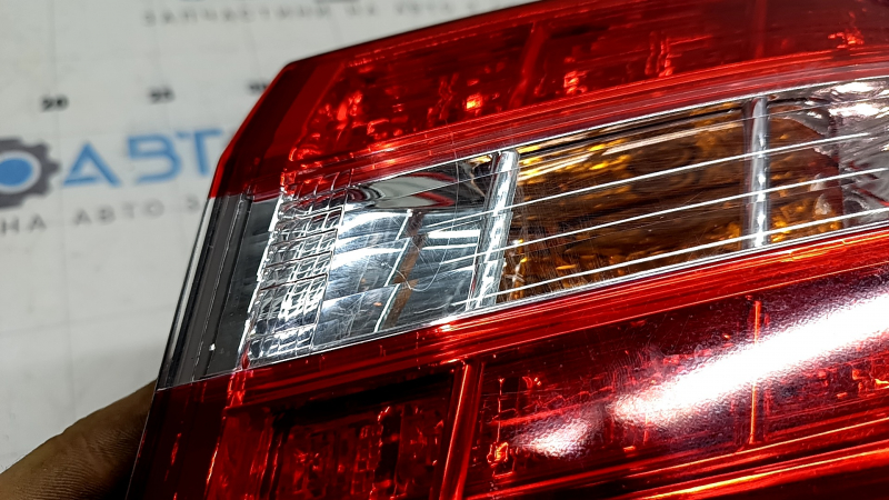 Фонарь внешний крыло правый Toyota Avalon 13-15 царапины