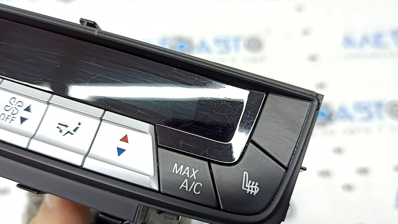 Управление климат-контролем заднее BMW X5 G05 19-26 в центральной консоли, с подогревом сидений, царапины
